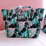 Guess  revisable tote wallet set Photo 1