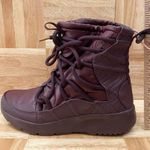Nike “Tanjun” High Rise Women’s Boots Lightweight in Burgundy Crush Size 5 Photo 6