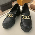 Madden New York City Chic Black Loafers with Gold Chain Accent 8 no flaws Photo 0