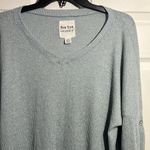 New York Laundry  Women's Light Blue Long Sleeve V-neck Sweater - Size 1x Photo 1