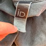 ID Christmas Gray Short Sleeve Crew Neck Graphic Tee Photo 5