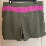 Columbia Omni block color olive & pink shorts size large Photo 3