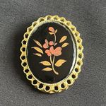 Vintage EUC goldtone acrylic brooch or pendant w/ flowers & scalloped setting Black Photo 0