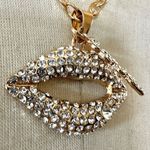 Rhinestone lips and love charm pendant necklace Gold Photo 2