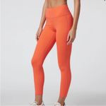 Vuori  Stride Legging Performance High Rise Size Medium In Pomelo Photo 2