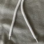 Varley Maceo 2.0 Sweatshirt in Taupe Gray 100% Cotton Size Medium Photo 2