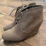 Arizona Jeans Arizona Woman’s Tan Suede Platform Booties Size 7 Photo 4