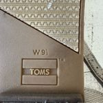 Toms Lexie Sandals size 9.5 Tan Canvas Diamond Tribal Print Ankle Strap Thong Photo 8