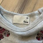 Aritzia  - Wilfred Free Gray Floral Embroidered Crew Neck Sweatshirt XXS Photo 3