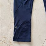 Lululemon  Women's Navy Blue Inspire Running Capri Crop Leggings Pants Sz 6 Photo 3