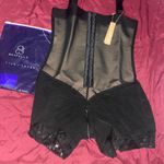 Shapellx shapewear Bare Essentials AirSlim Core Sculpt Mid Thigh Shaper Short Size M Photo 4