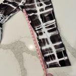 Nike DriFit Running TwistyPrint Athletic Crop Leggings Womens Medium Black/White Photo 10