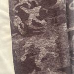 Lululemon camo joggers size 6 like new condition Photo 4
