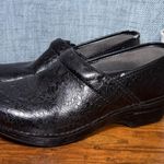 Dansko XP Black Leather Tooled Floral Embossed Clogs Comfort EU 38 US 7.5 Nurses Photo 0