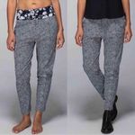 Lululemon  Departure Pant In Plush Petal Floral Black/White Size 8 Photo 1