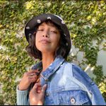 Alice + Olivia DAISY PRINT REVERSIBLE BUCKET HAT Photo 7