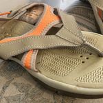 Khombu Ladies  sandals 6 Photo 1