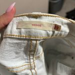Levi's Levi’s Wedgie Icon Fit Denim in Faint Hearted- Size 29 Photo 7