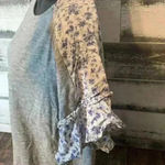 Doe & Rae Women’s top size medium Photo 1