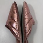 Dearfoams DF by  Slippers Puffer Pink Metallic Scuff Memory Foam Lounge 11/12 Photo 5