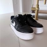 Nike Black and White Low-Top Sneakers Photo 3