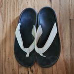 Olukia Sandals Sandals Womens Size 6 FlipFlop Beige Straps Black Sole Beachy Photo 2