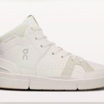 New in box On Cloud Women The Roger Clubhouse Mid White Sand Size 7 Photo 0