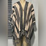 Forever 21 🖤💛 Black and Cream Patterned Knit poncho size S/M oversize 🖤💛 Photo 2