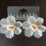 Nicole Miller New Nicle Miller Crystal 3 D Flower Earrings Photo 0