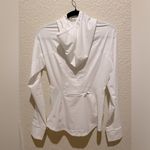 Lululemon NWT  Mist Over Hooded Windbreaker White Size 4 Photo 10