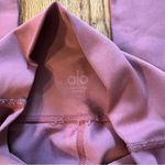 Alo Yoga  Airlift Leggings - Rosewood Photo 3