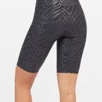 Spanx Faux Leather Zebra Print Bike Shorts Size Médium Photo 2