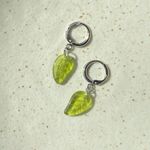 Handmade fairy forest vintage retro aesthetic style simple Czech glass leaf dangle earrings🍃💚 Photo 1