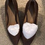 Banana Republic NWT MADISON 12 hour pump dark olive green/brown snake skin style size 9.5. Photo 0