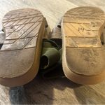 Muk Luks About It Ankle Strap Sandals Women’s sz 9 Taupe Floral Embossed Beach Green Photo 5