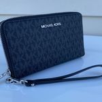 Michael Kors MK JST LG Flat MF Phone Wallet/Wristlet - Black Photo 4