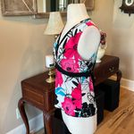 Bright Bold white black pink silky floral top sleeveless Size undefined Photo 1
