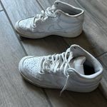 Nike  white tennis shoes Photo 1