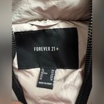 Forever 21 tan hooded puffer jacket. Photo 5