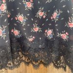 Divided floral top Photo 3