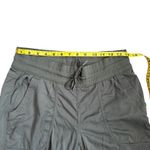 The North Face  Women's Olive Green Aphrodite 2.0 Hiking Capri‎ Pants NFOA2U06 Photo 2