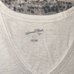 Universal Threads lightly worn tee Photo 2