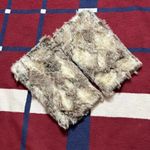 Huggrz REVERSIBLE faux fur leg warmers Photo 2