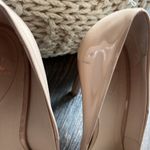 RALPH AND RUSSO NUDE PATENT WITH GOLD HIGH HEEL PUMP Size 8 Photo 2