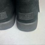 UGG  Wisley Waterproof Boots in Black Photo 6