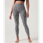 Athleta XS Salutation Stash Pocket II 7/8 Black White Floral Print Leggings Photo 2