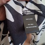 Torrid  Sz 4 Black and White Leaf Print Sleeveless Top Photo 8