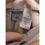 Columbia  GRT Size 4 Womens Hiking Shorts 11 in Inseam Beige Photo 1