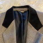 Goldie GOLDI X SUIT FOR WOMEN COMES WITH BLAZER AND SKIRT 
SKIRT LENGTH 26”
WAIST 30” Photo 14