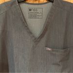 FIGS SCRUBS Graphite Gray Catarina One-Pocket Scrub Top Size Medium Photo 4